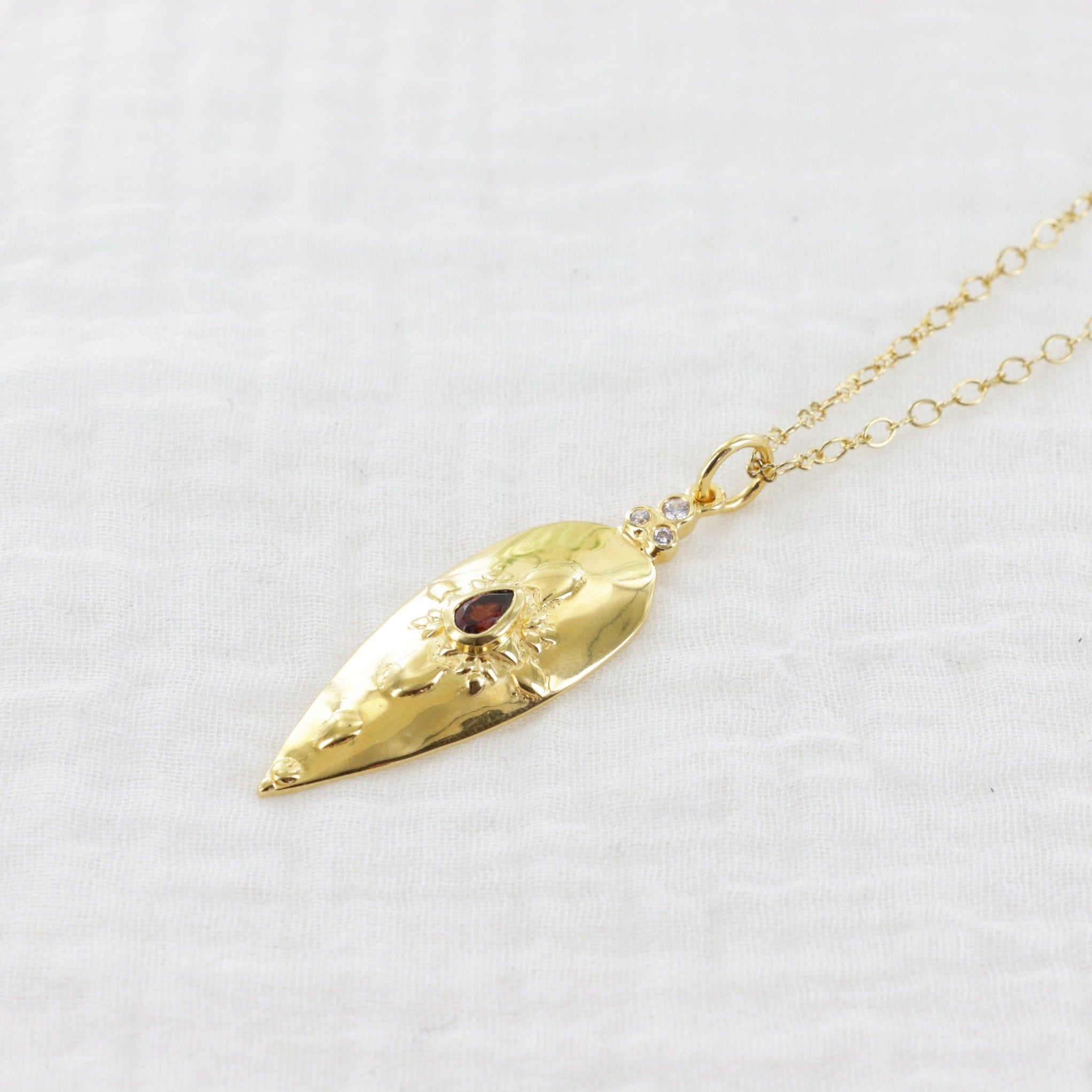 Leticia Ponti Sasha sautoir grenat plaqué or 70 cm