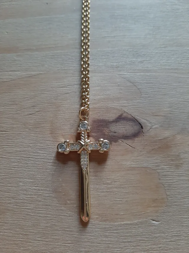 Les Ailes de Gloria Warrior collier chaine sautoir doré