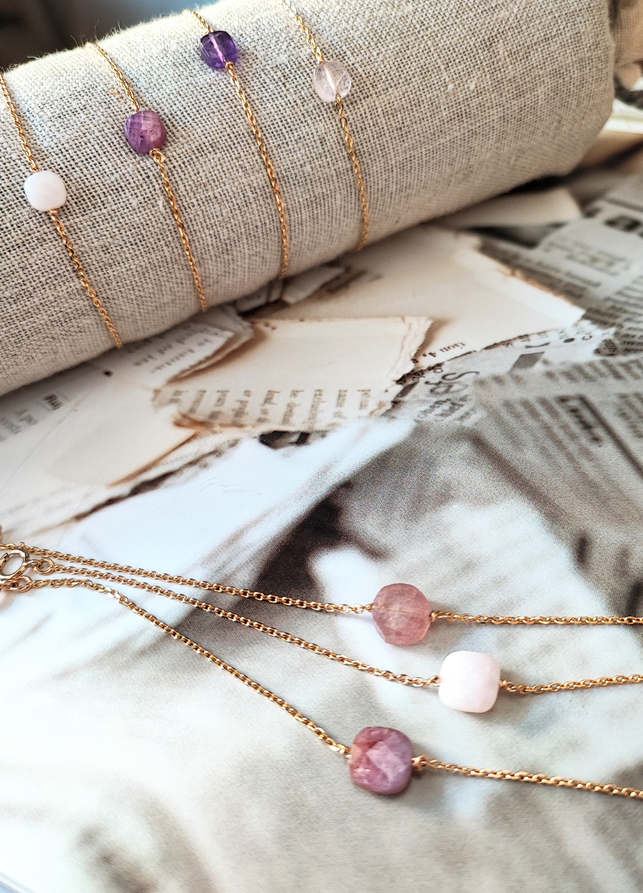 Ô PLUM SHENAA bracelet chaîne plaqué or rubis d'Inde