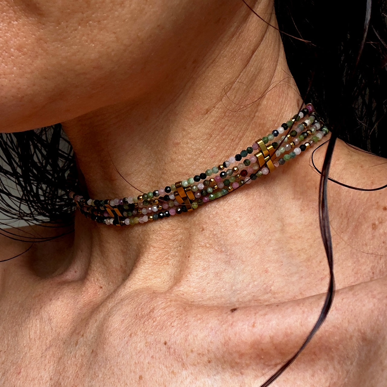 MAD SO CREATION Hema choker tourmaline doré 33 cm
