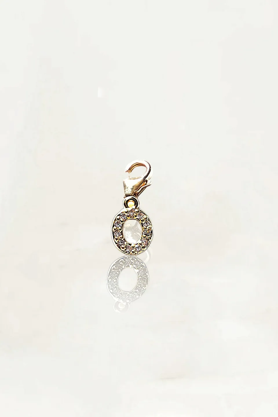 Ô PLUM Lettre O breloque plaqué or zircons personnalisée