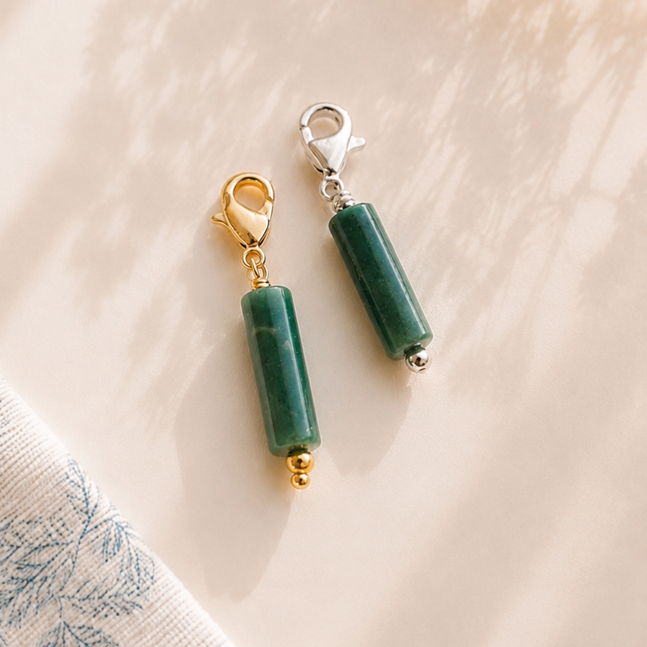 Ô PLUM Tube breloque jade plaqué or 2,8 cm