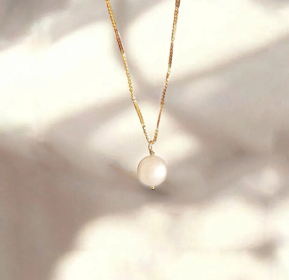 Ô PLUM Collier Sautoir Grande perle baroque plaqué or 80 cm