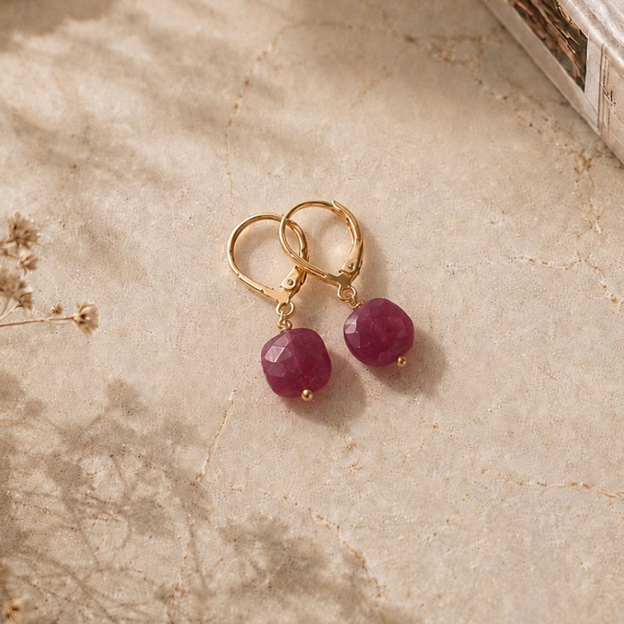 Ô PLUM Ania boucles d'oreilles Rubis d'Inde plaqué or 2,5 cm