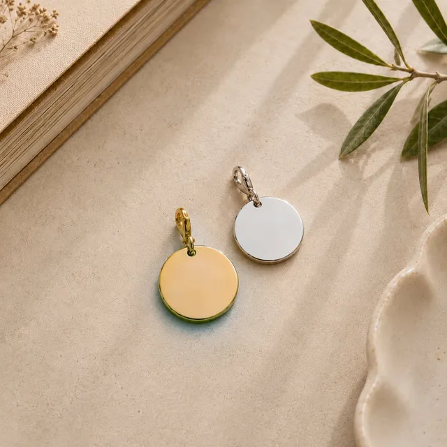 Ô PLUM Médaille ronde breloque plaqué or 2,8 cm