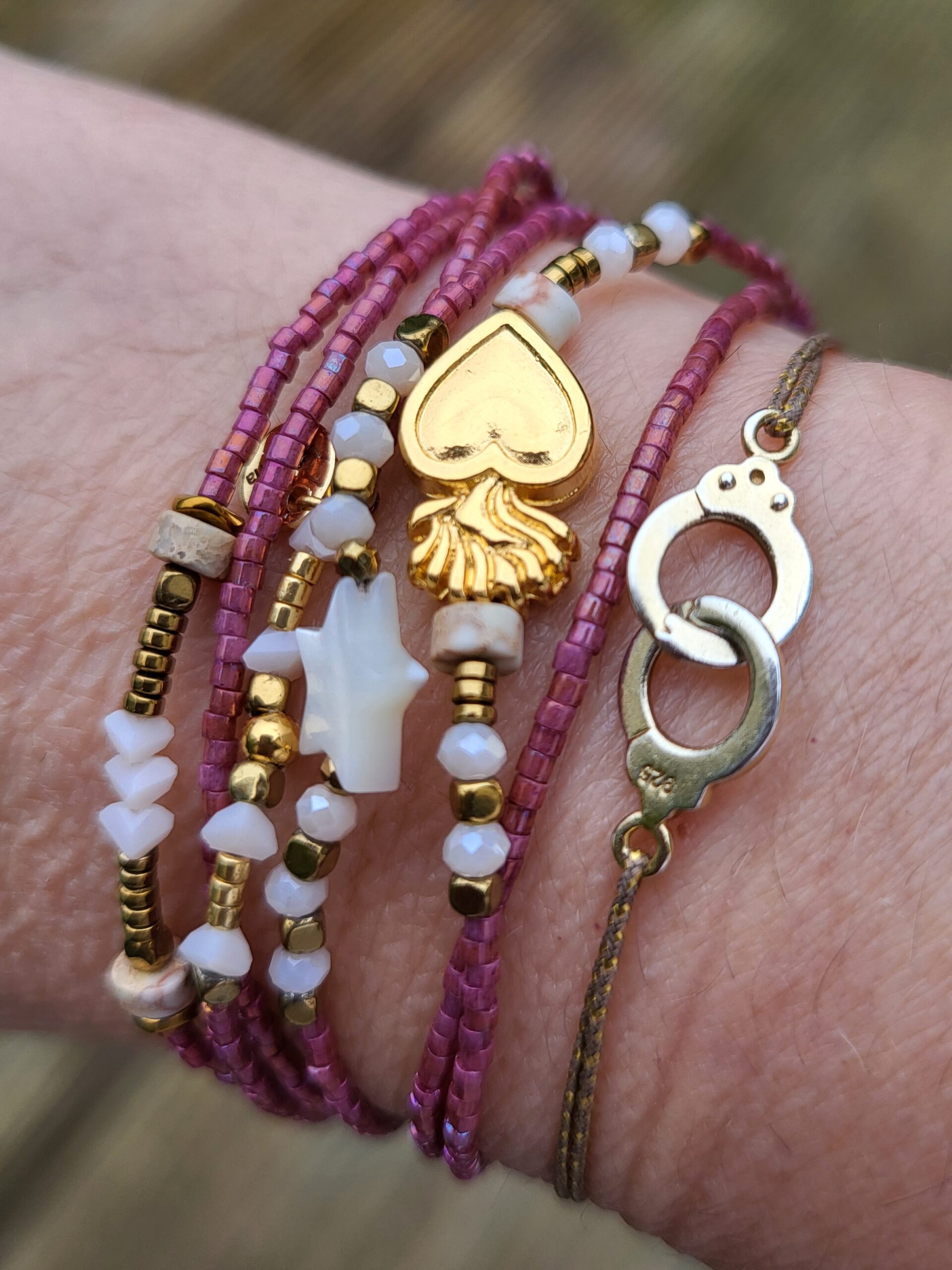 Les Ailes de Gloria Katavi bracelet multirangs fantaisie pour offrir