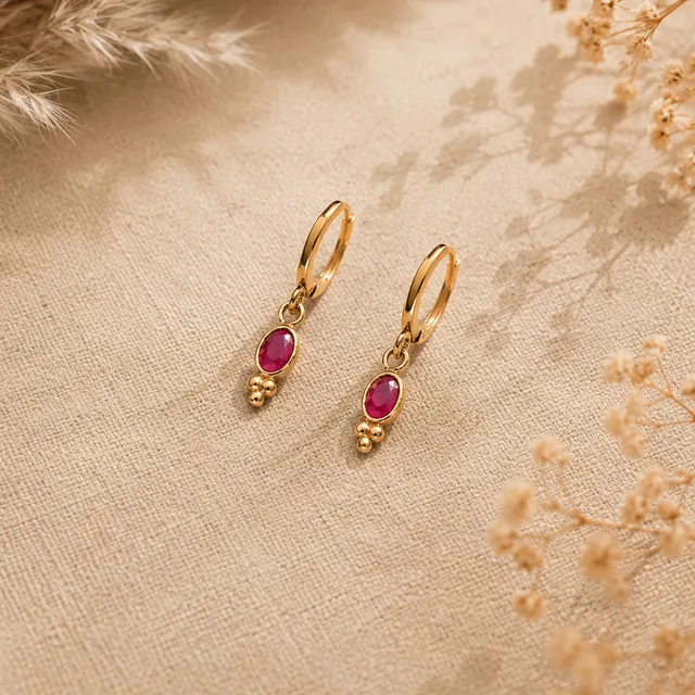 Ô PLUM Mini-créoles Rubis boucles d'oreilles la paire plaqué or