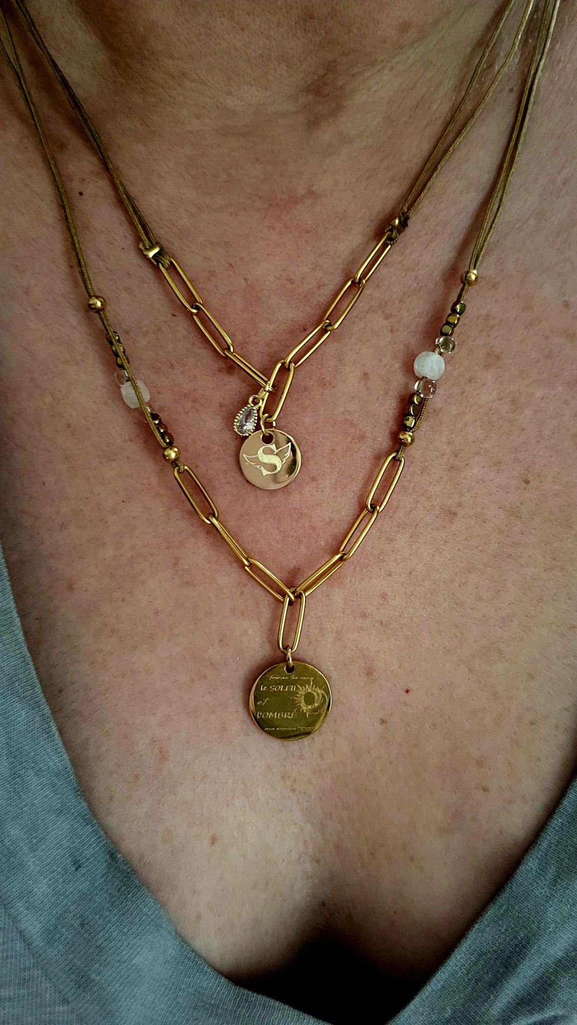 Les Ailes de Gloria Mon Équivoque Gold collier doré à graver