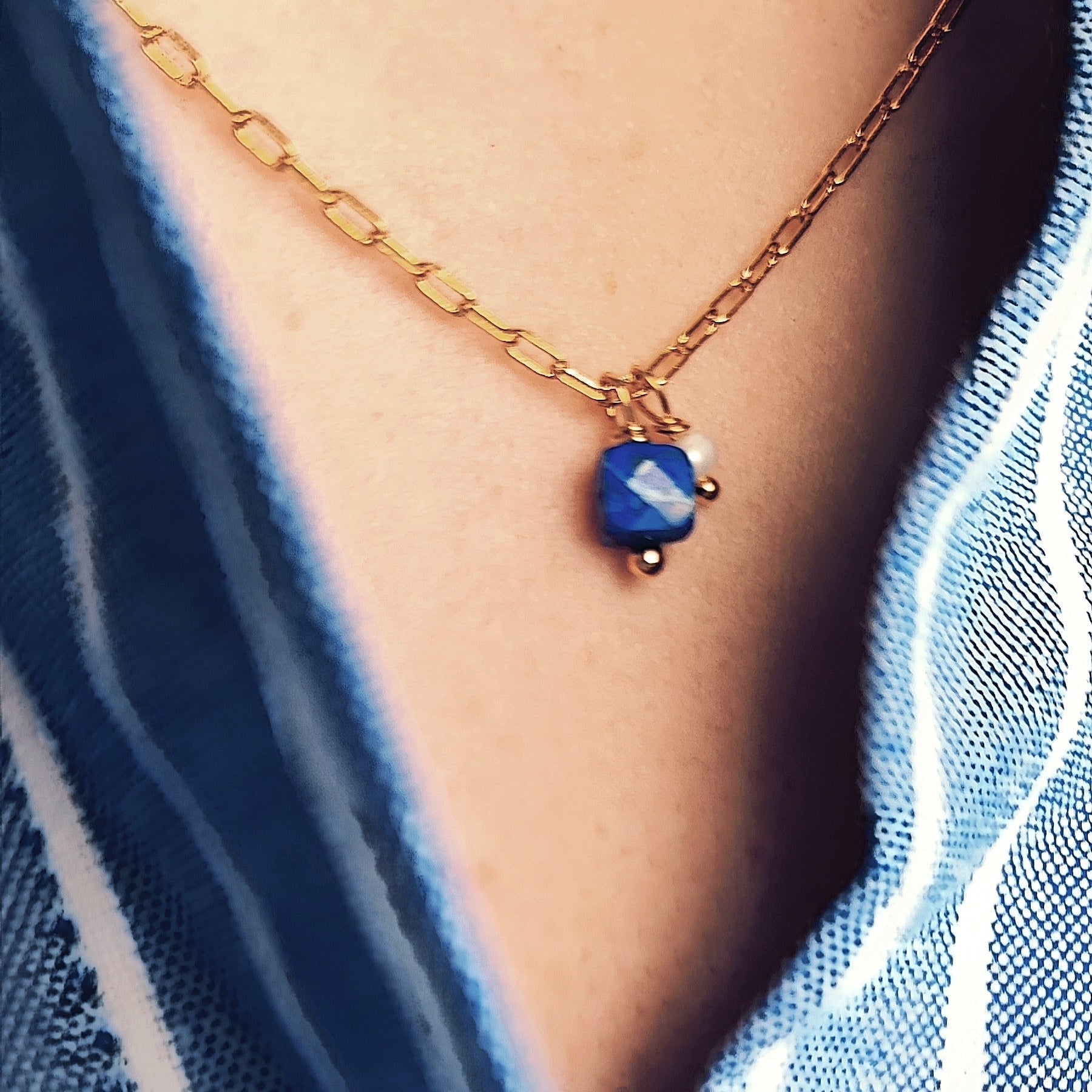 Ô Plum Ines collier lapis plaqué or 42 cm perle