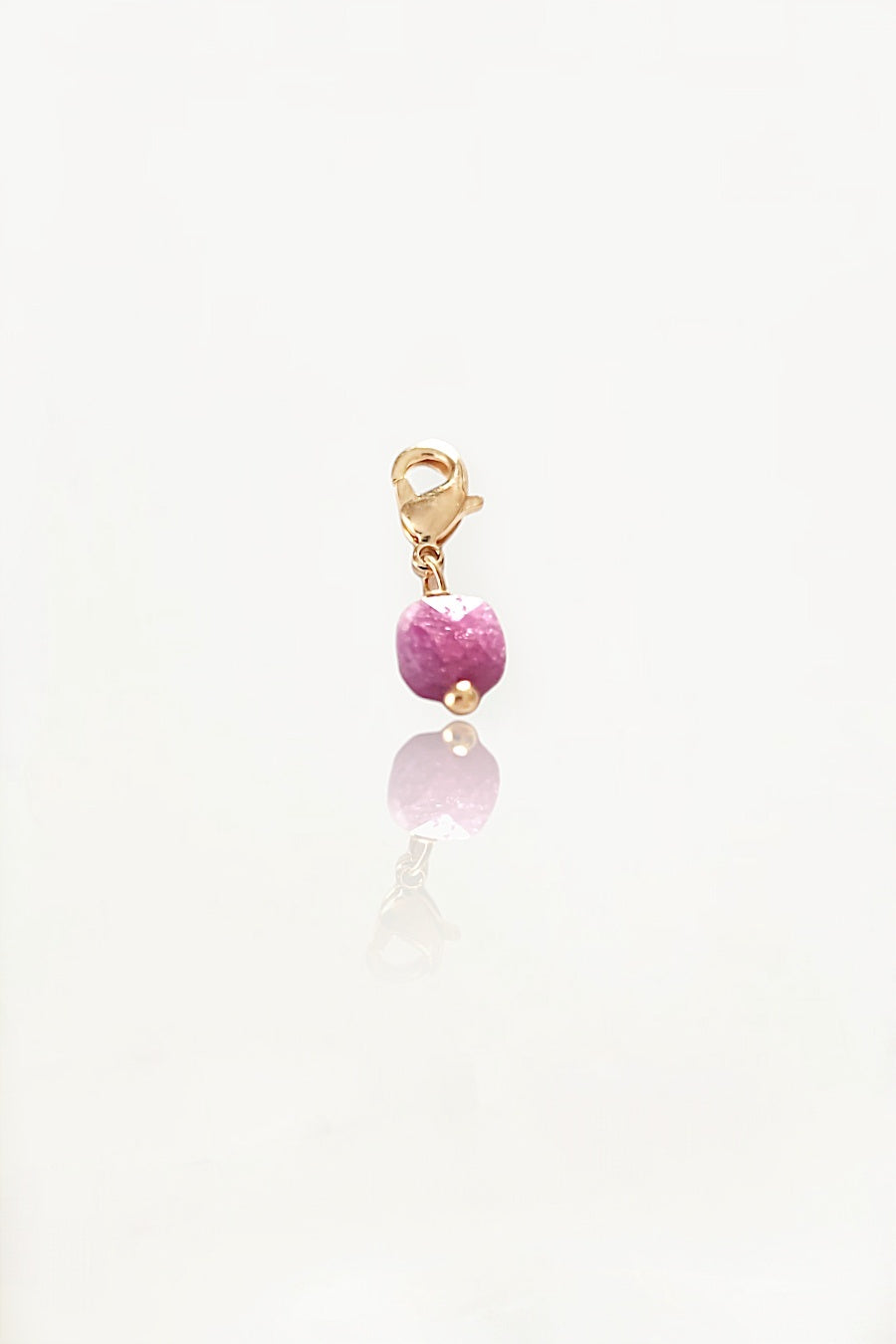Ô PLUM Petit Rubis d’Inde breloque plaqué or créativité