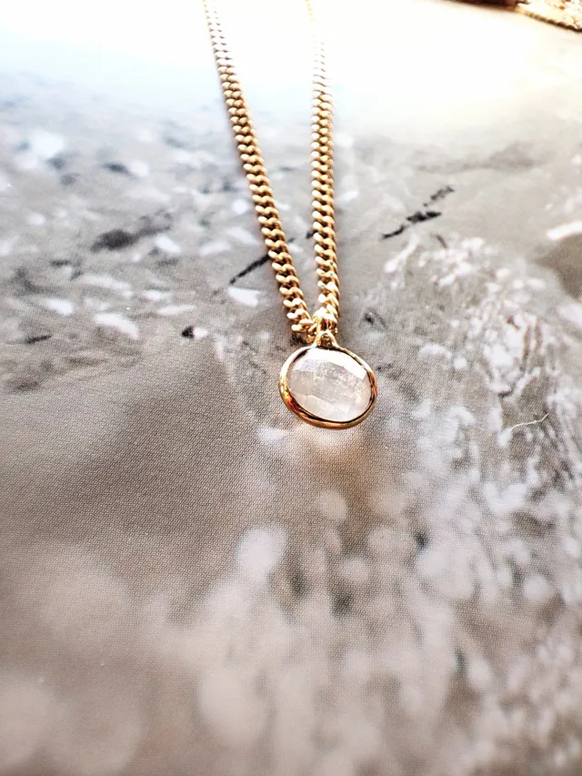 Ô PLUM Léonie Quartz Rose collier plaqué or 39/42 cm