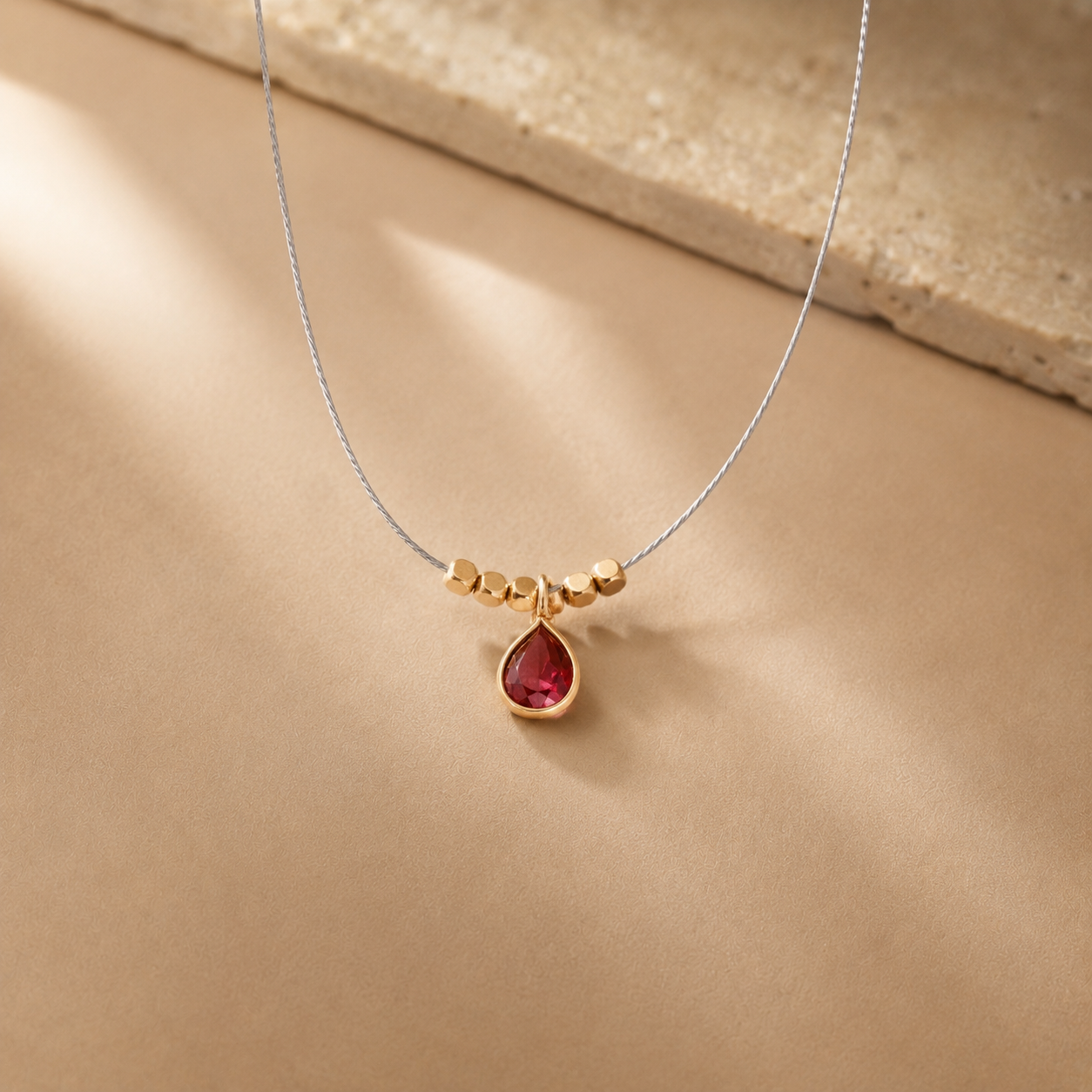 Ô PLUM Cordon Grenat goutte sertie collier plaqué or 42 cm
