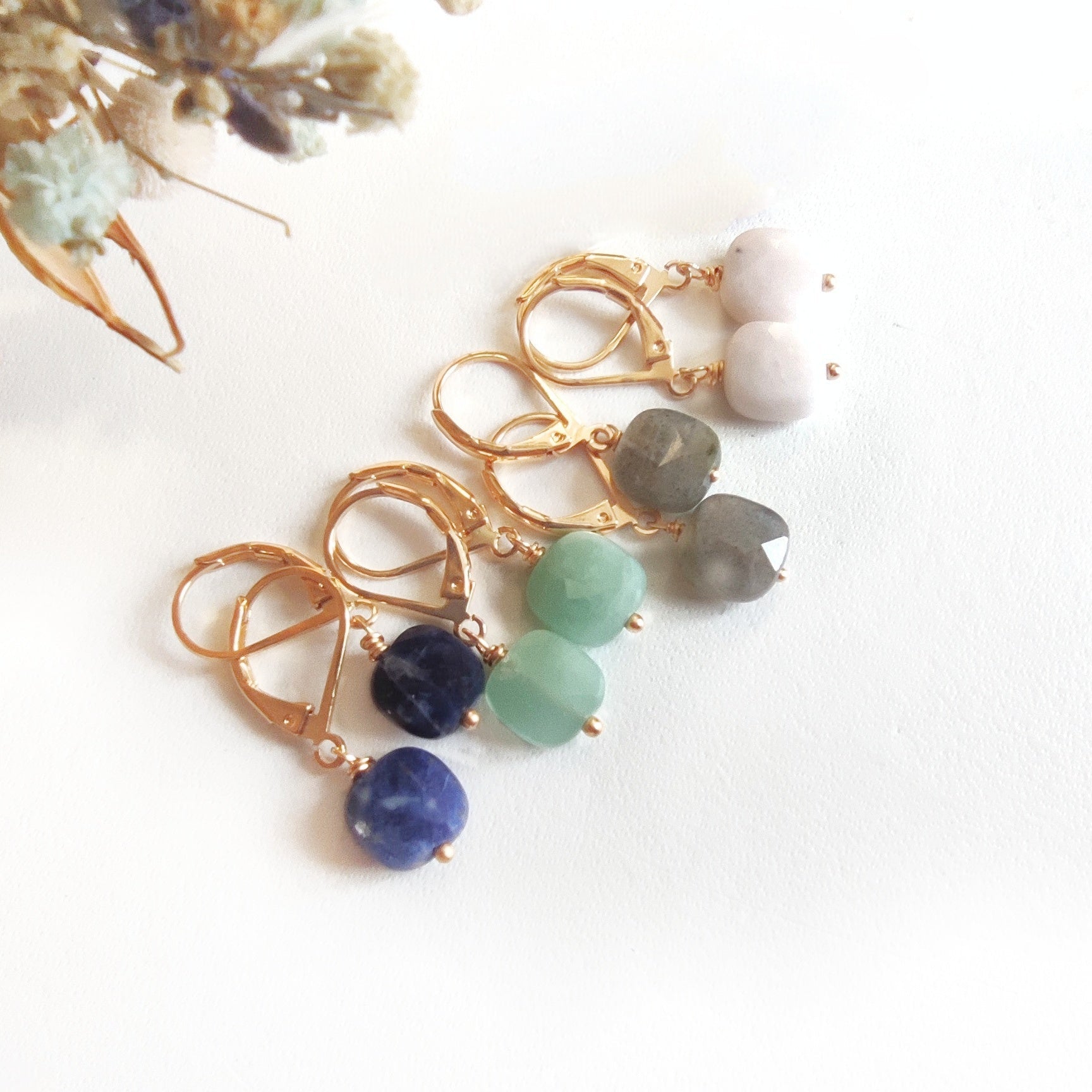Ô PLUM Ania boucles d’oreilles dormeuses sodalite plaqué or