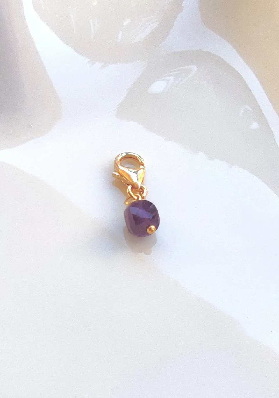 Ô PLUM Cube Améthyste breloque plaqué or violette