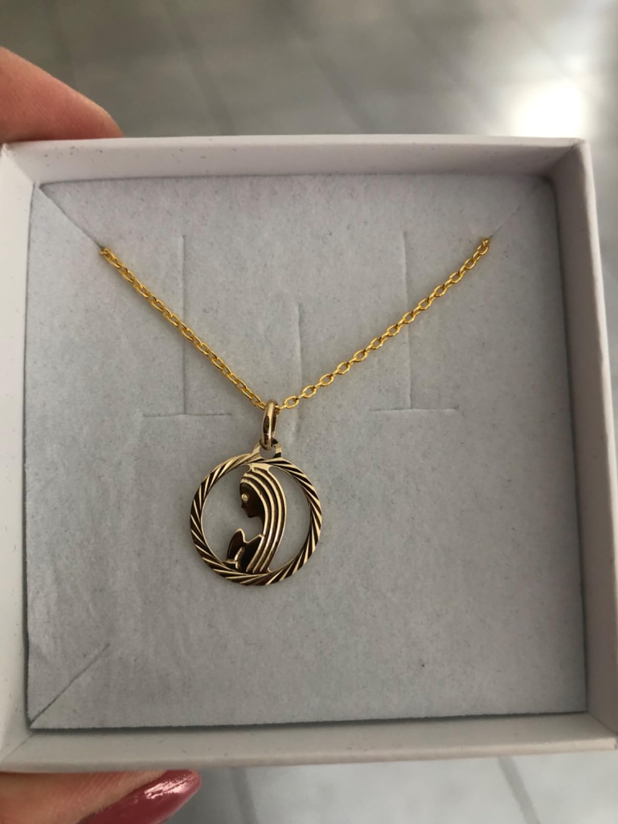 L'Atelier d'Azur Médaille Vierge Or Jaune 375 Collier Femme Chaîne Offerte