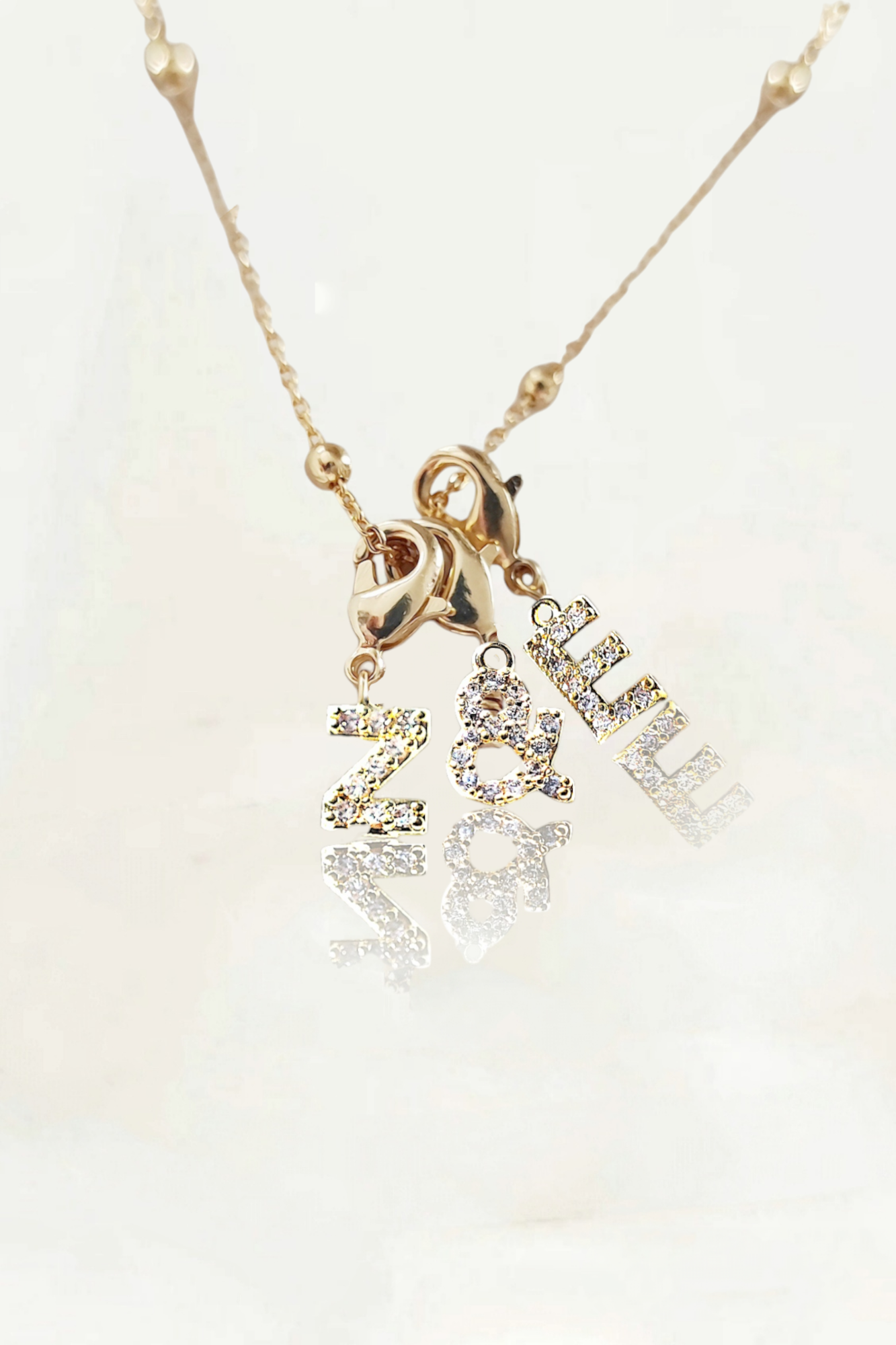 Ô Plum Breloques et Chaînes breloque lettre E plaqué or zircons 2 cm