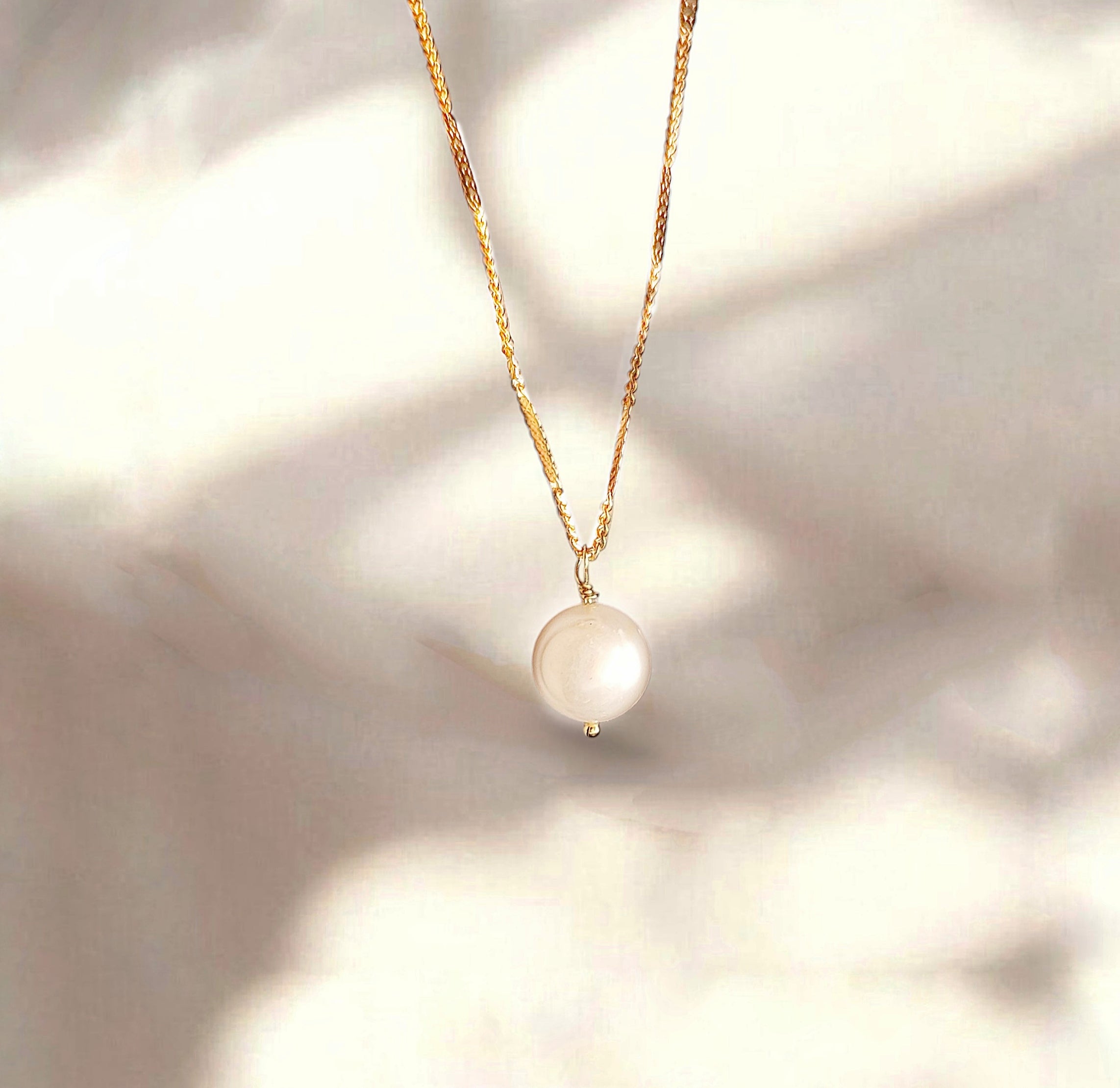 Ô PLUM Collier Sautoir Grande perle baroque plaqué or 80 cm