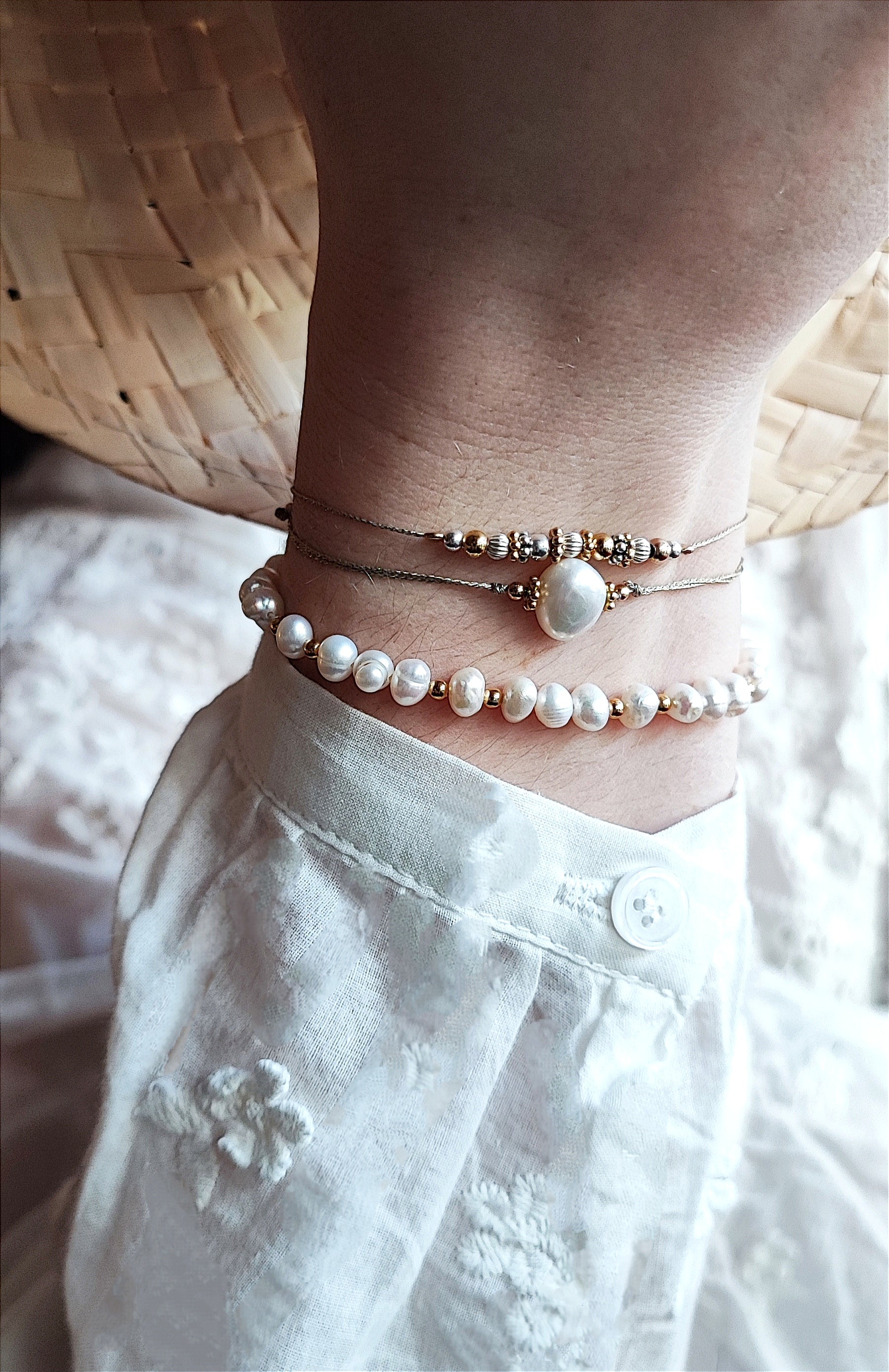 Ô PLUM Luz bracelet perles d'eau douce plaqué or 15-18 cm