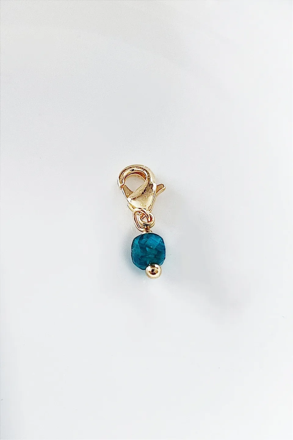 Ô PLUM Cube breloque apatite plaqué or pour collier