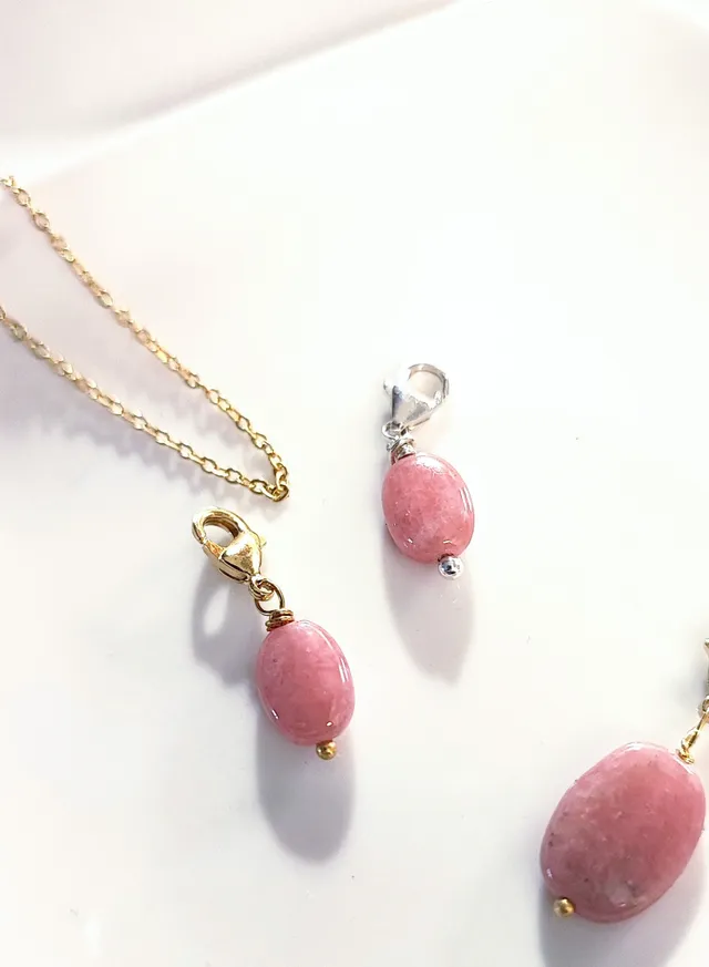 Ô PLUM Breloques et Chaînes Mini Rhodocrosite breloque plaqué or