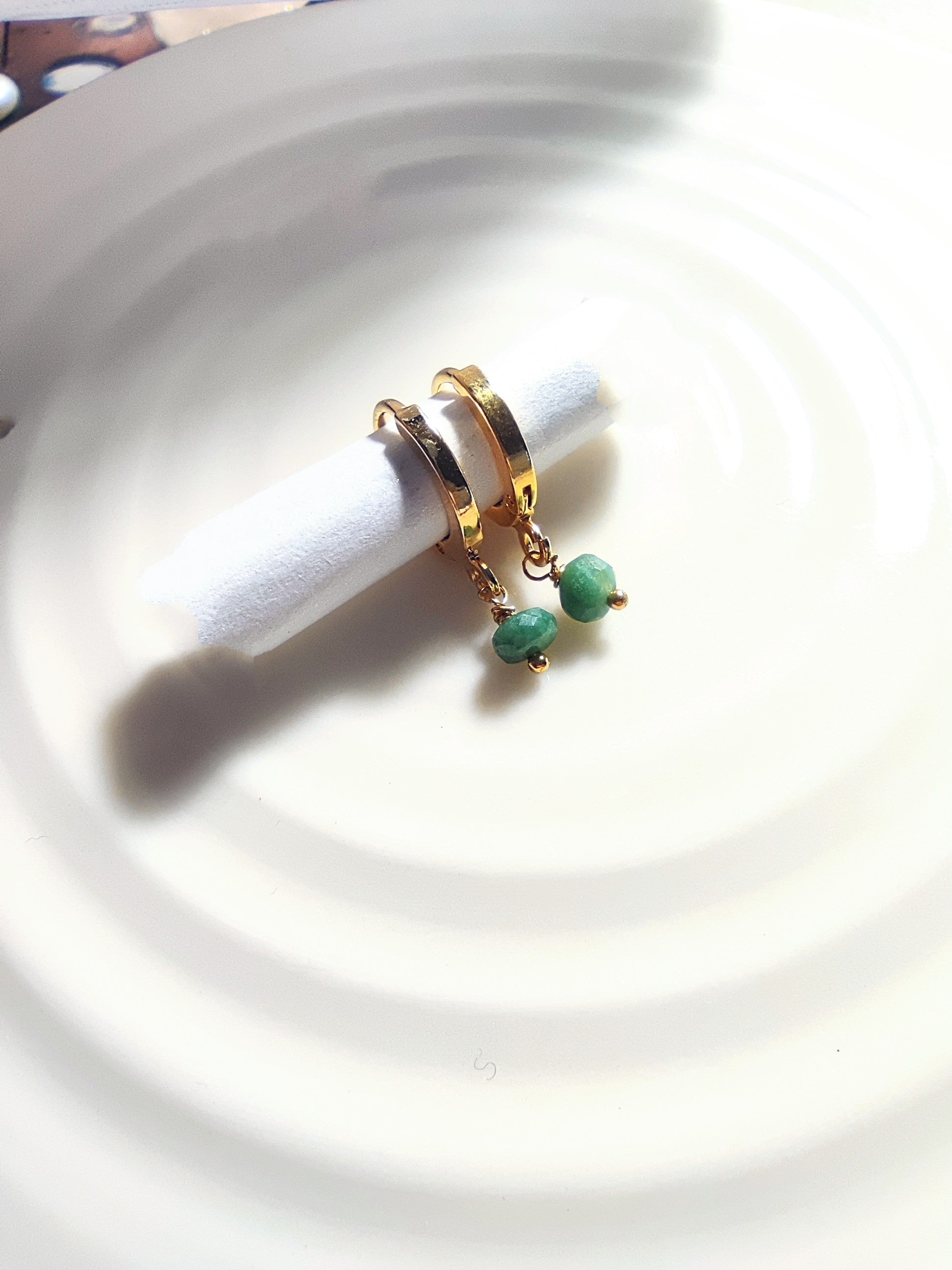 Ô PLUM Mini créoles Chrysoprase boucles plaqué or la paire