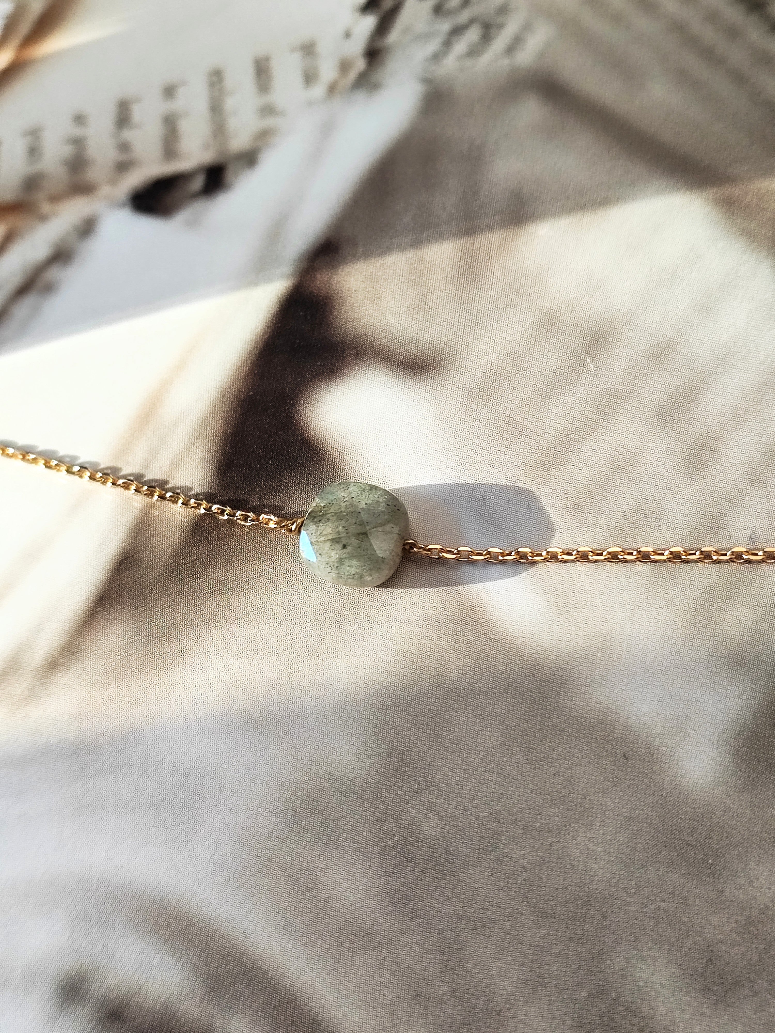Ô PLUM SHENAA Bracelet Labradorite Plaqué Or 17-19 cm