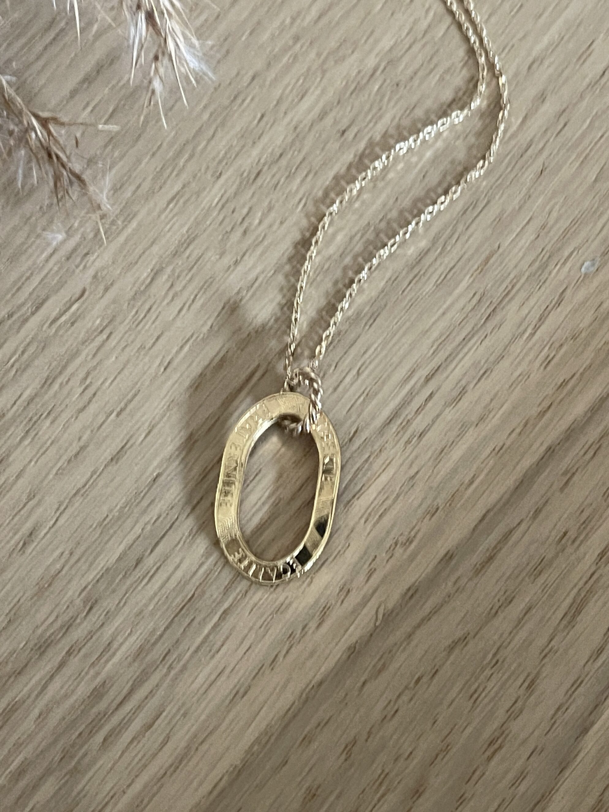 Le P’tit Franc Égalité collier pièce 10 francs anneau strié