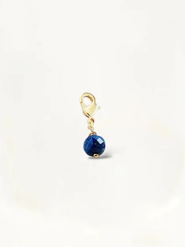 Ô Plum breloque cube lapis lazuli plaqué or pendentif