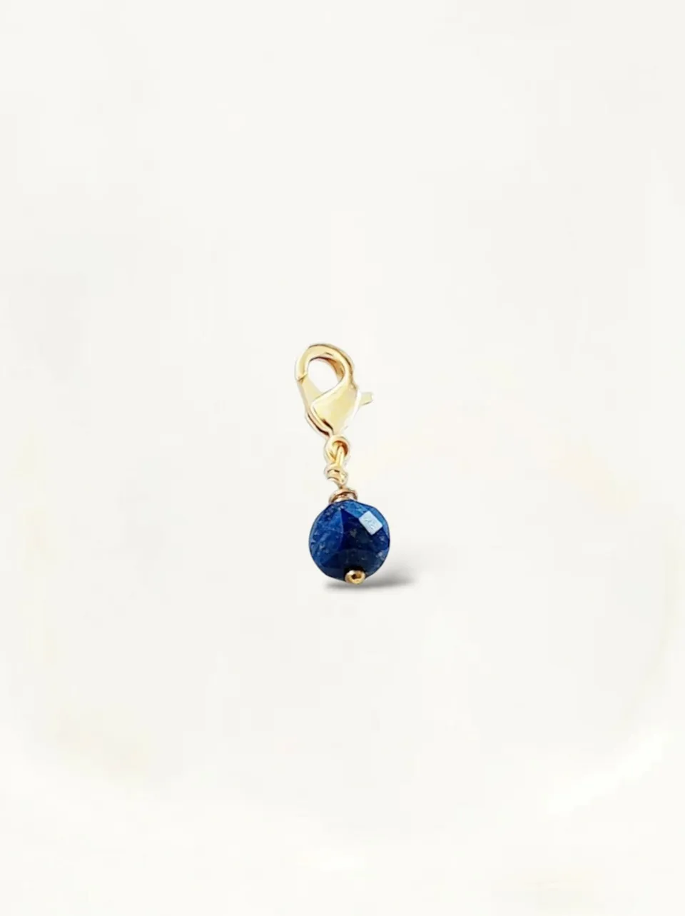 Ô Plum breloque cube lapis lazuli plaqué or pendentif
