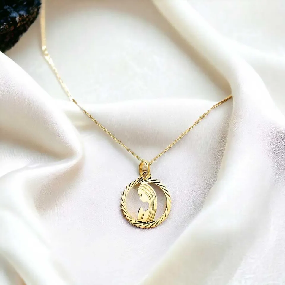 L'Atelier d'Azur Médaille Vierge Or Jaune 375 Collier Femme Chaîne Offerte