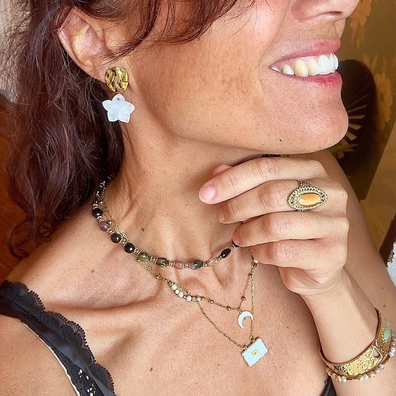 MAD SO CREATION Isis boucles d'oreilles doré nacre