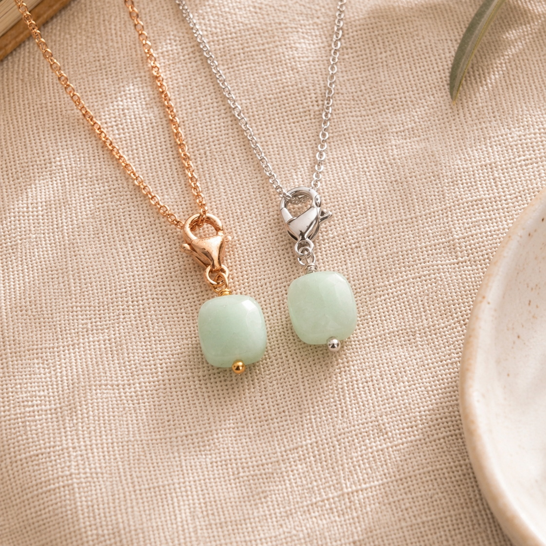 Ô Plum breloque Grande Amazonite plaqué or carrée