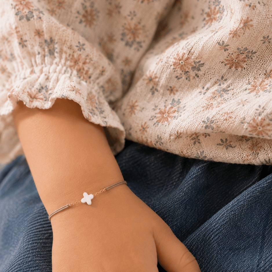 Ô PLUM Croix Nacre bracelet cordon rose plaqué or