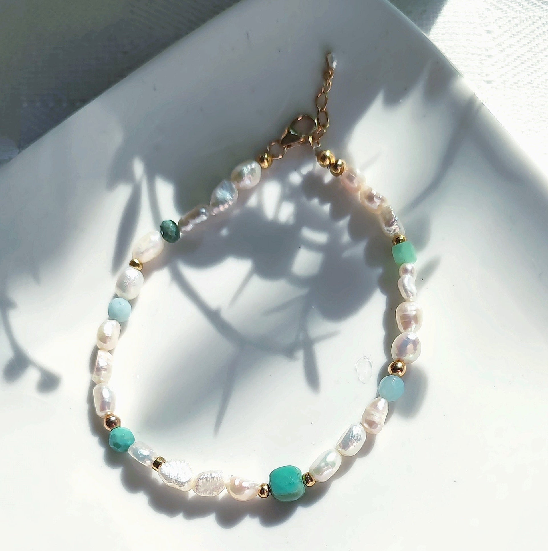Ô PLUM Pearly bracelet perles turquoise plaqué or 17/19cm