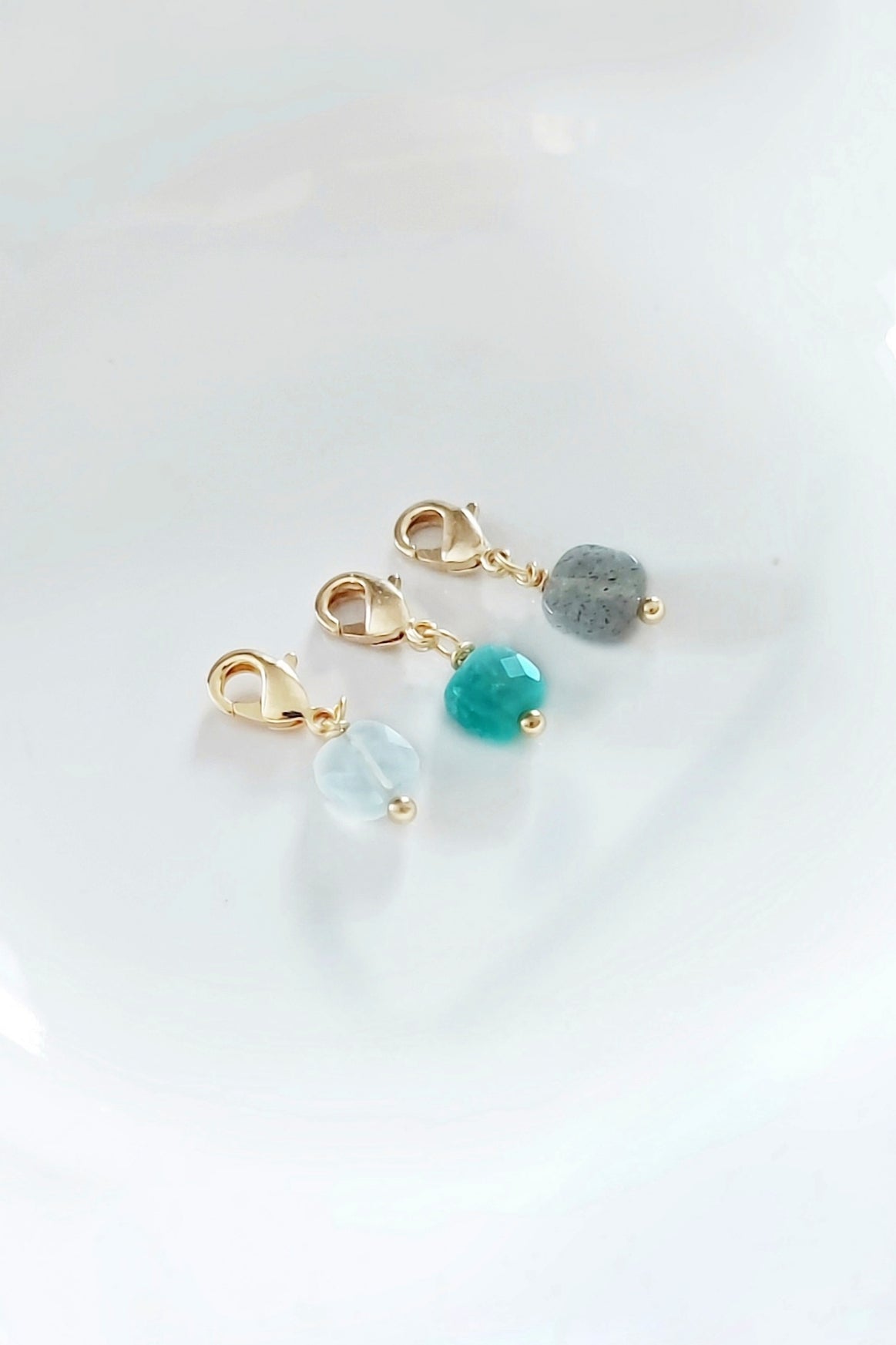 Ô PLUM Breloque Lettre H plaqué or zircons