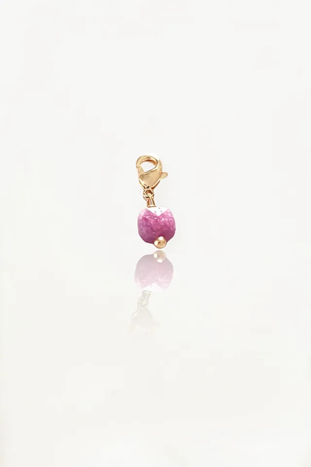 Ô PLUM Petit Rubis d’Inde breloque plaqué or créativité