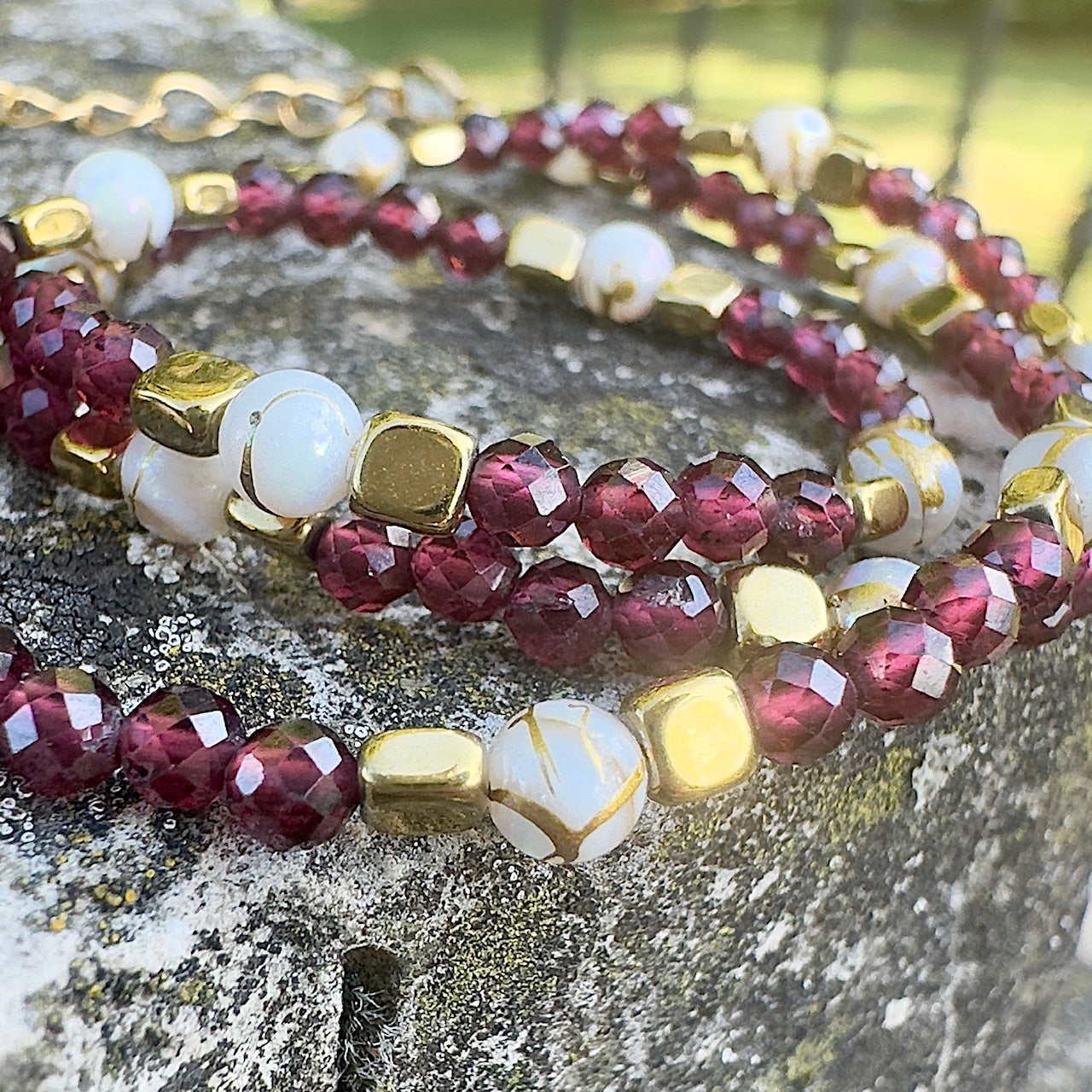 MAD SO CREATION Mya bracelet pierres grenat sodalite