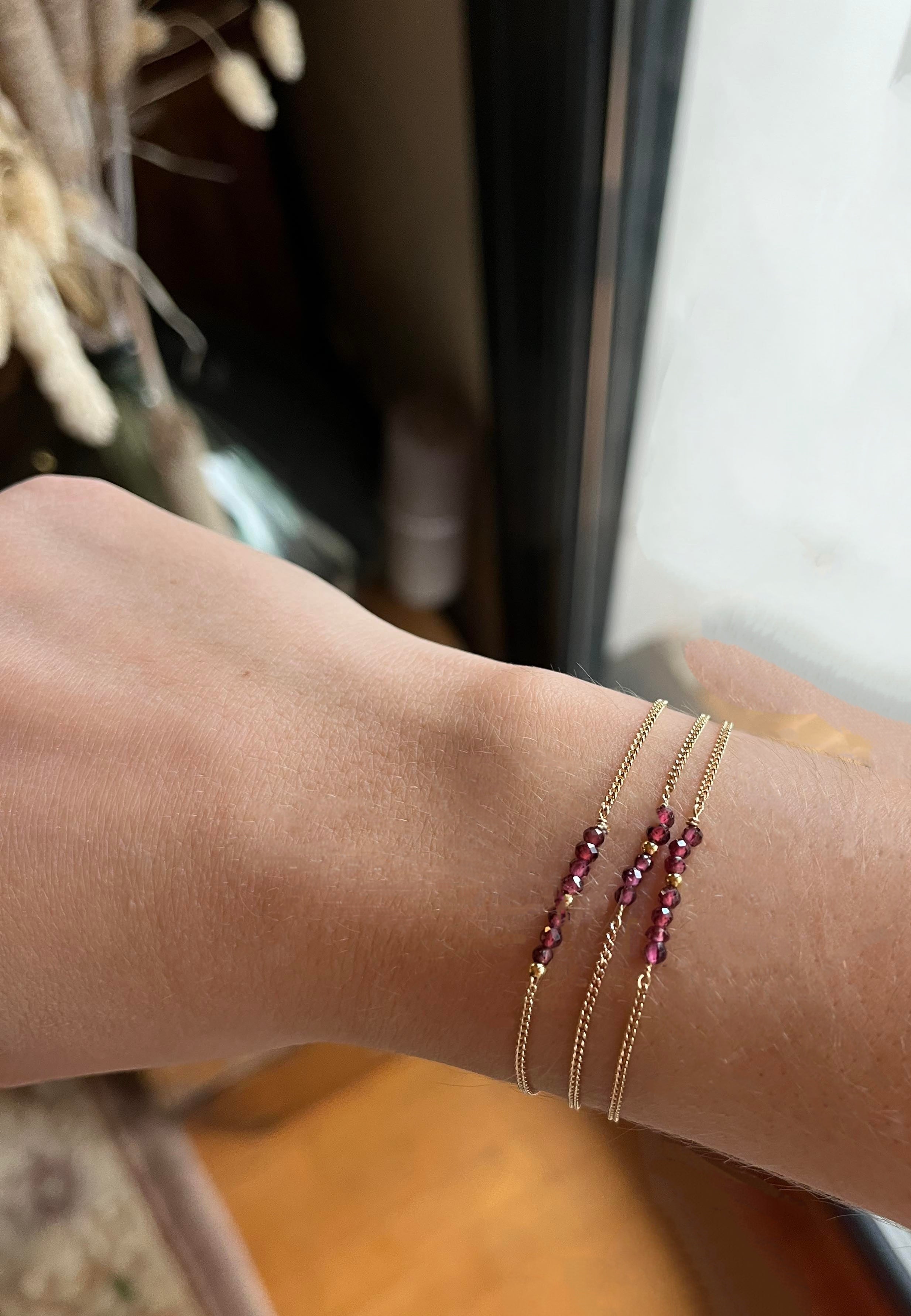 Ô PLUM Triple bracelet grenat plaqué or 3 rangs collier
