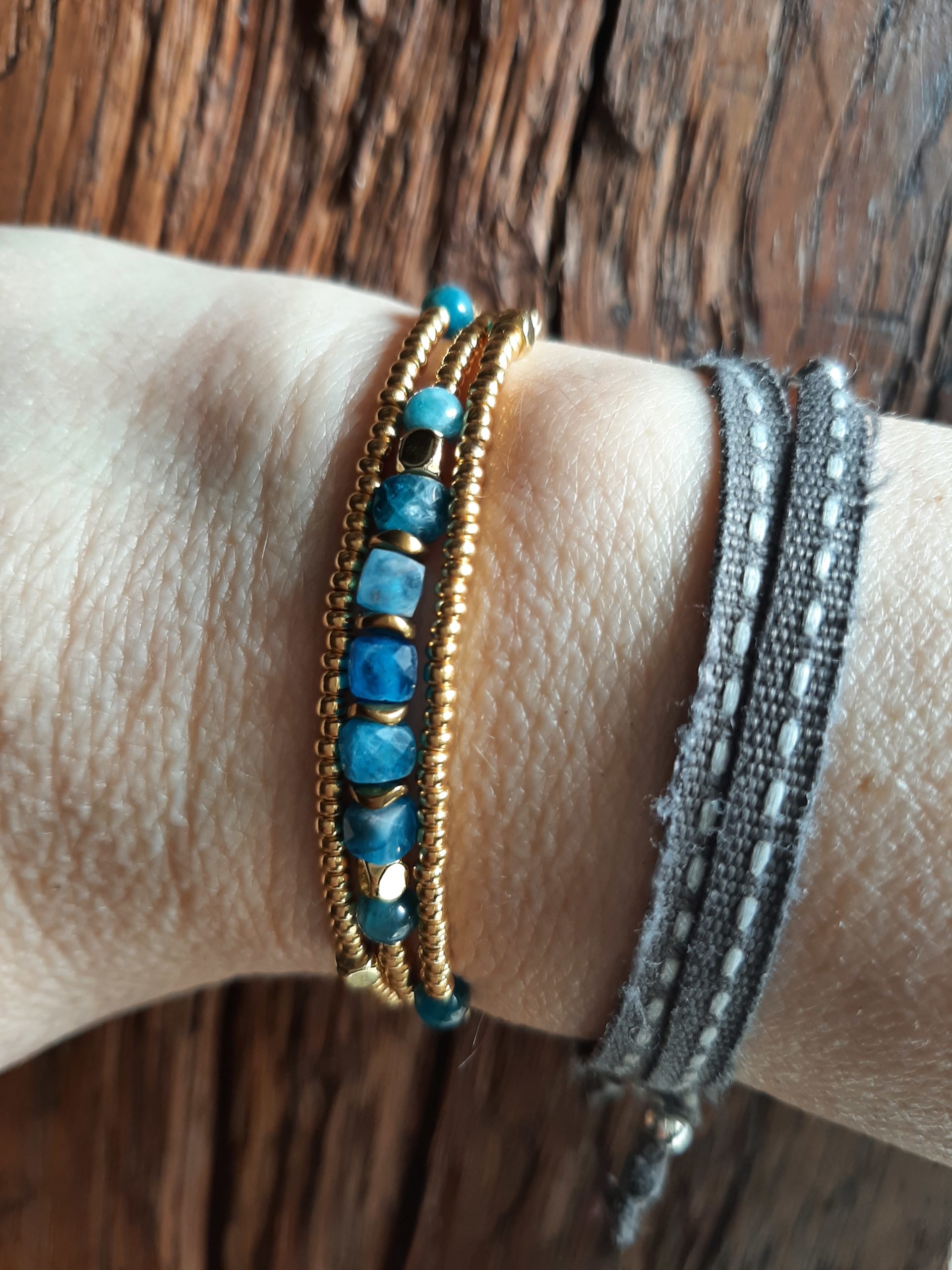 Les Ailes de Gloria Square Blue bracelet multirangs bleu