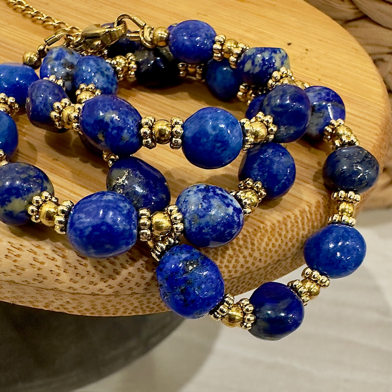 MAD SO CREATION Céleste collier lapis-lazuli doré