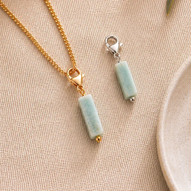Ô PLUM Breloques et Chaînes Tube Amazonite breloque plaqué or