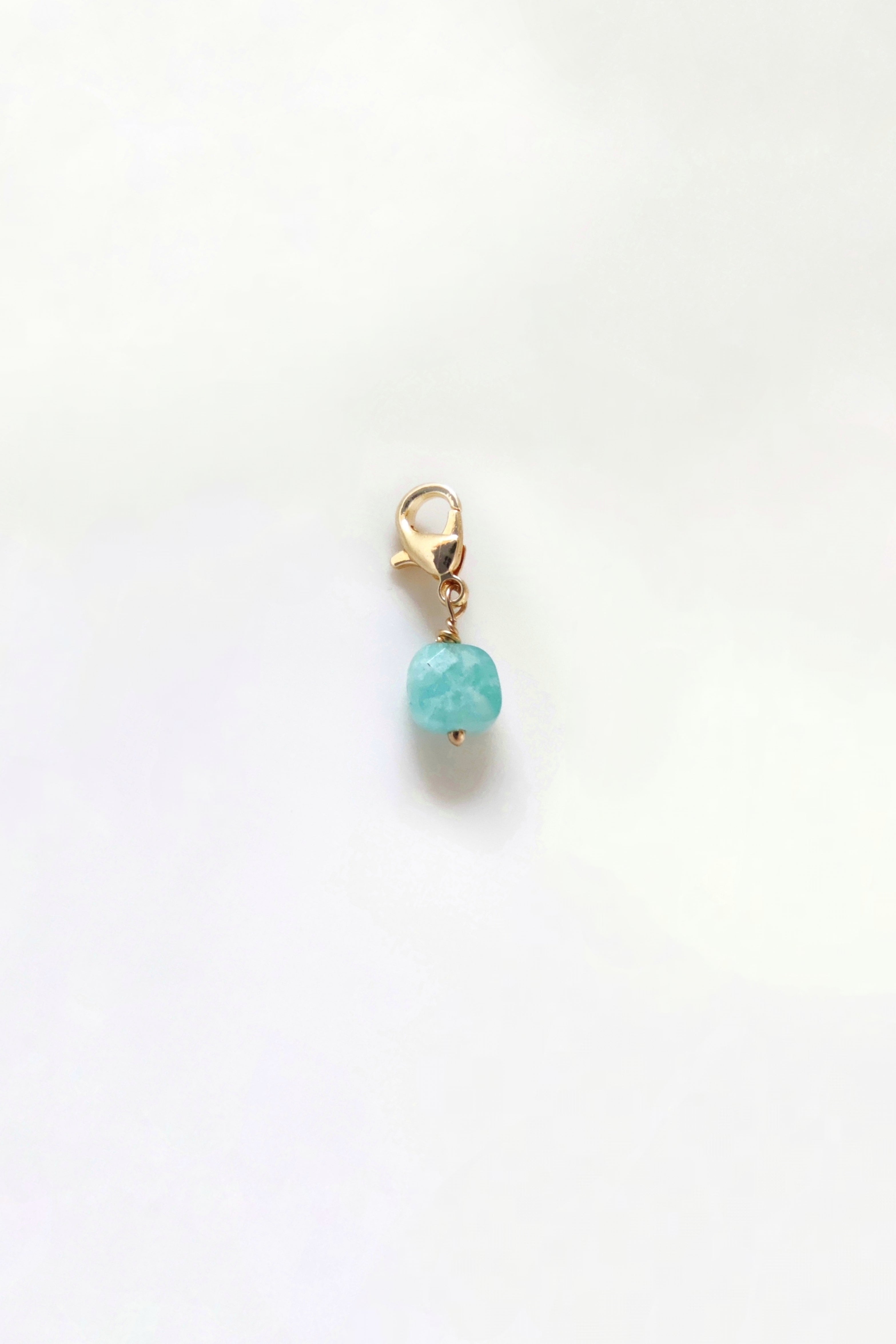 Ô Plum Petite Amazonite breloque plaqué or 2 cm