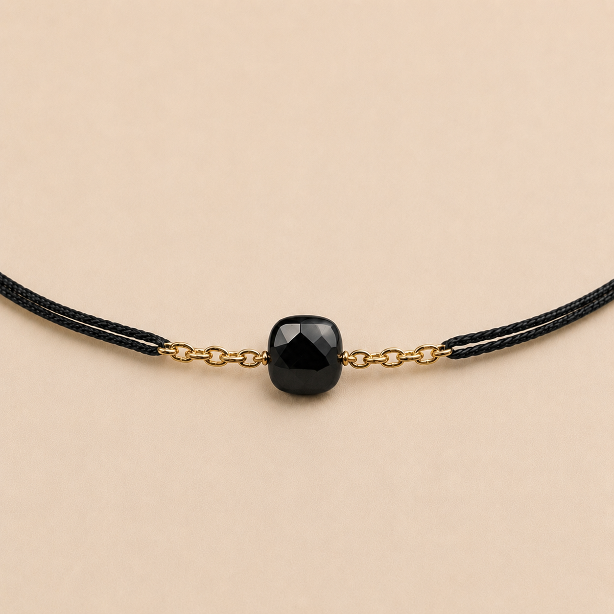 Ô PLUM Cordon bracelet agate noire plaqué or réglable