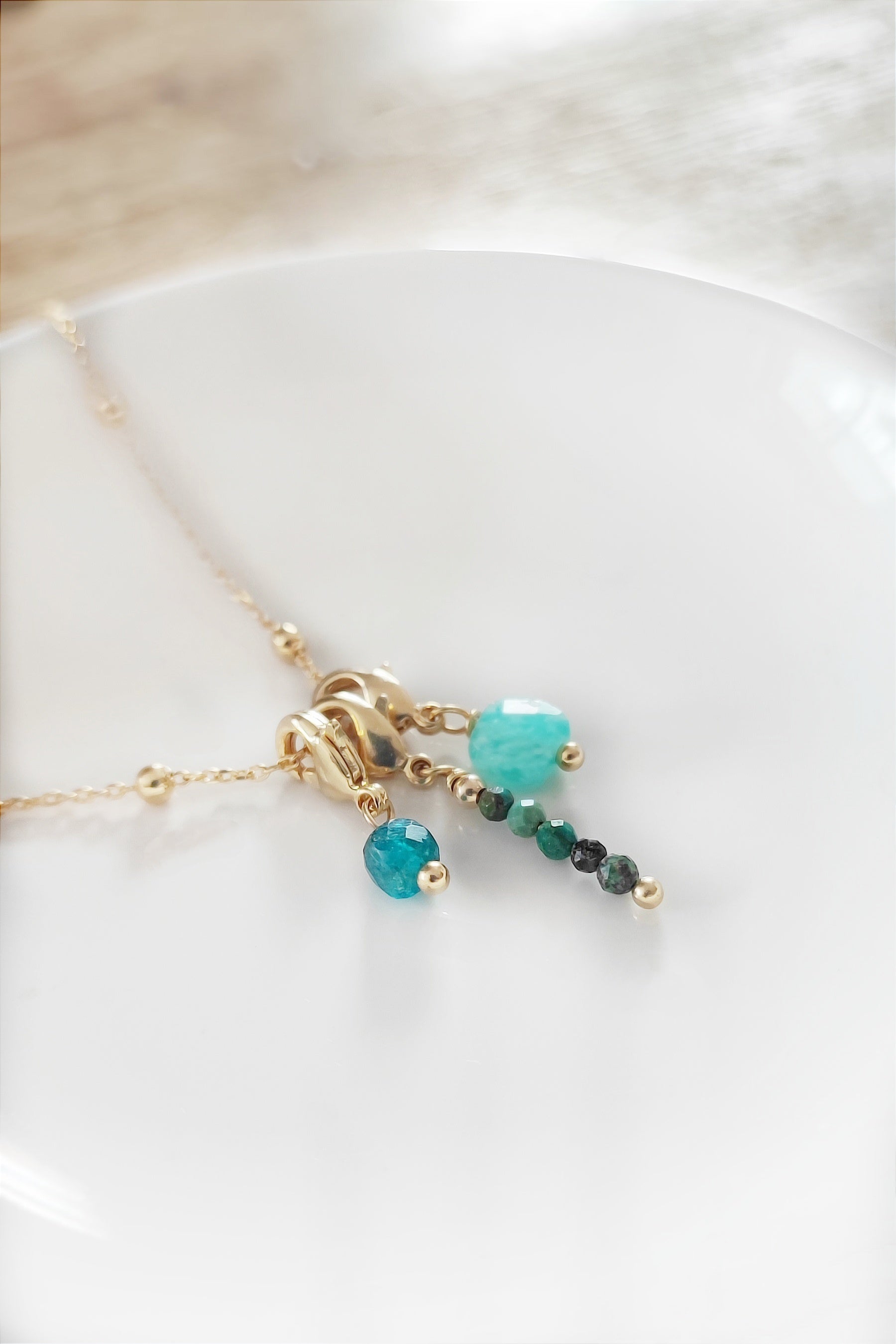 Ô PLUM Cube breloque apatite plaqué or pour collier