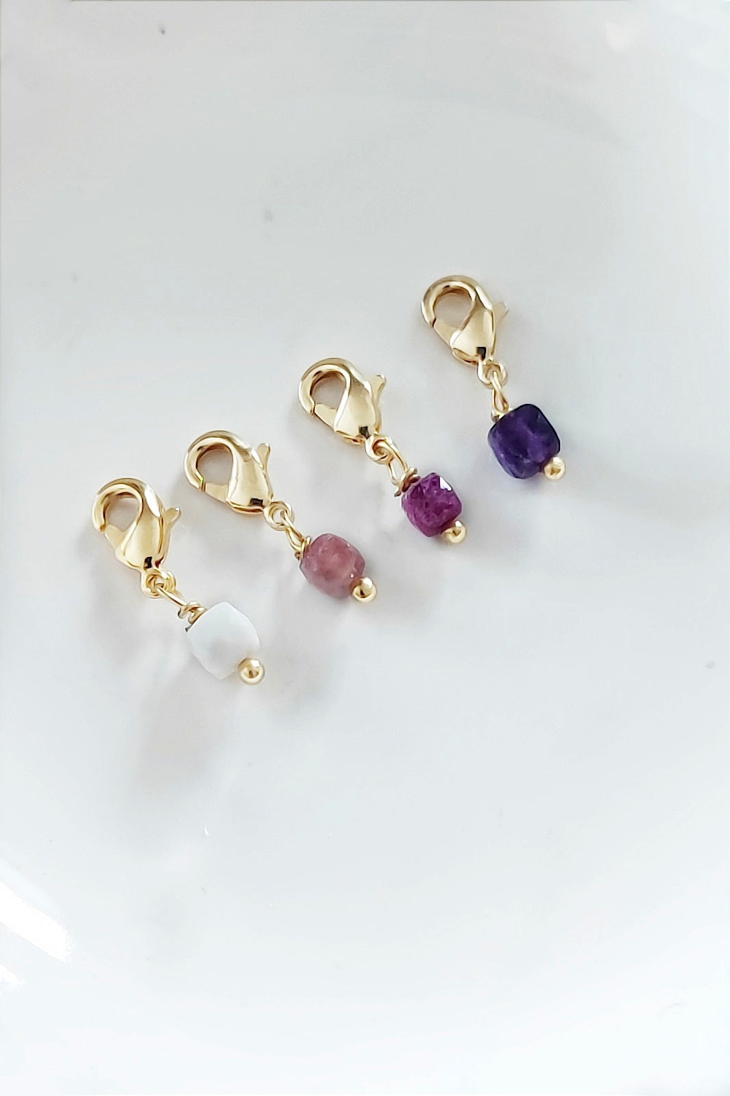 Ô PLUM Rubis d'Inde breloque cube plaqué or pierre