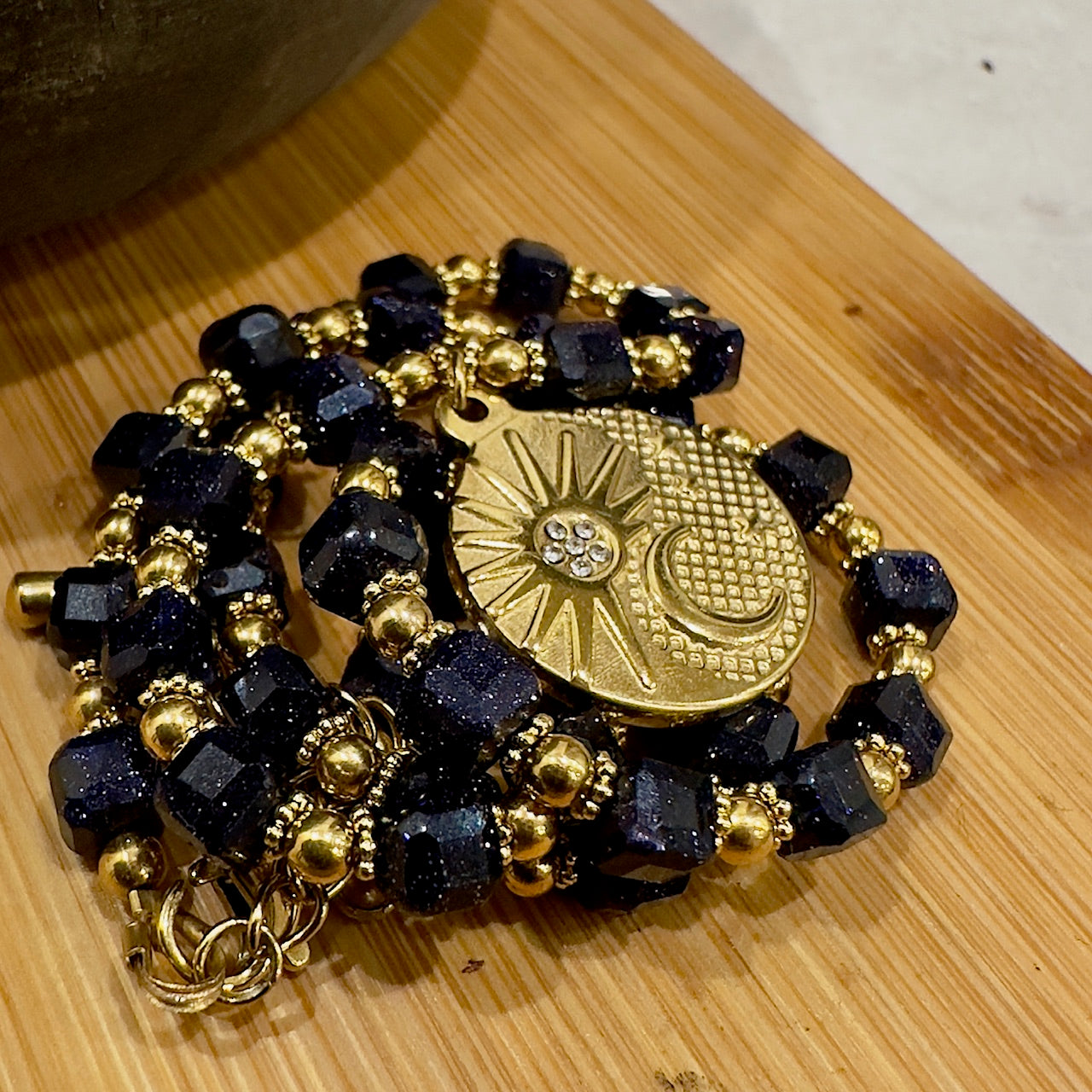 MAD SO CREATION Collier Spirit agate rouge + lune soleil