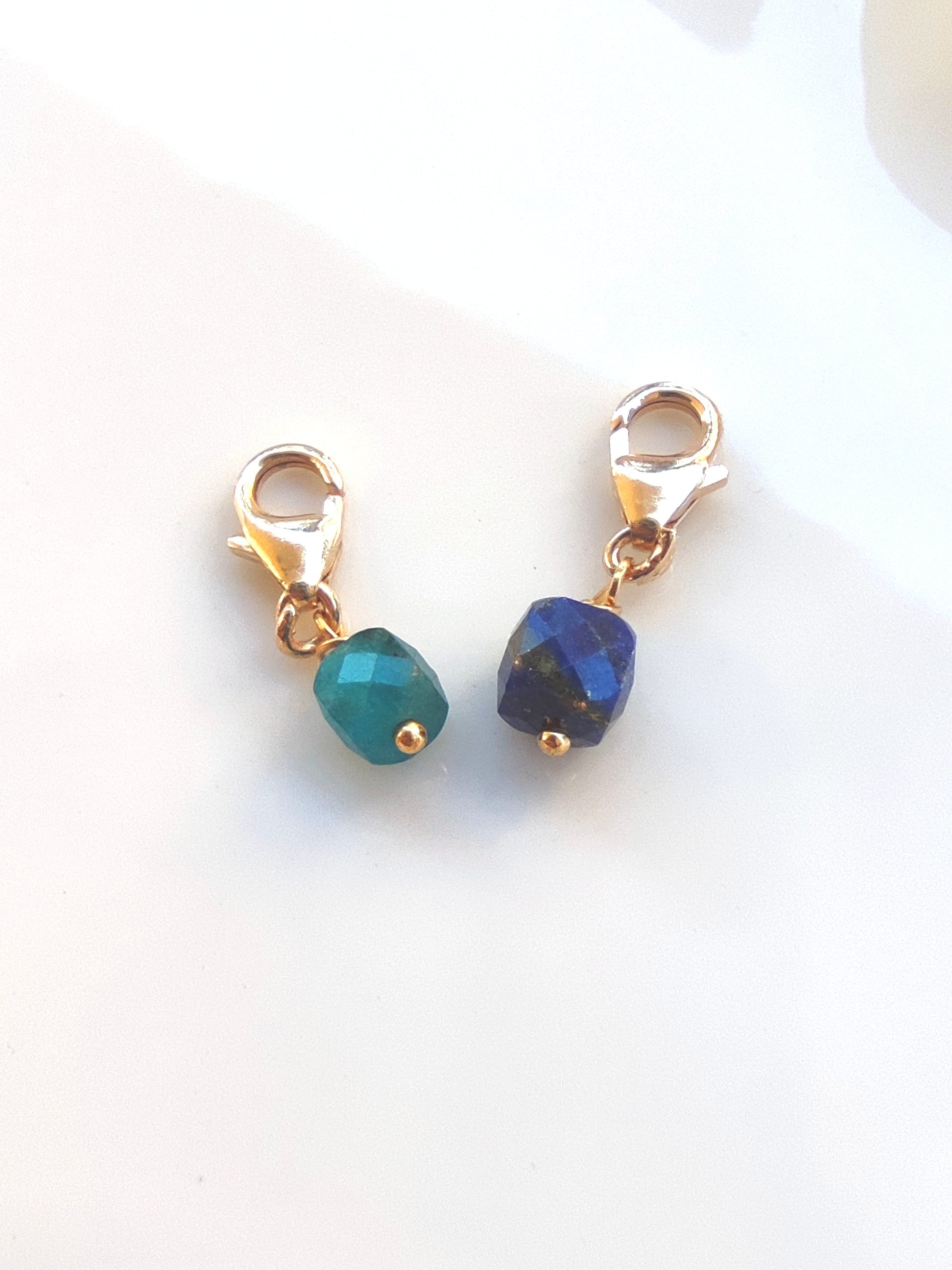 Ô PLUM Cube breloque apatite plaqué or pour collier
