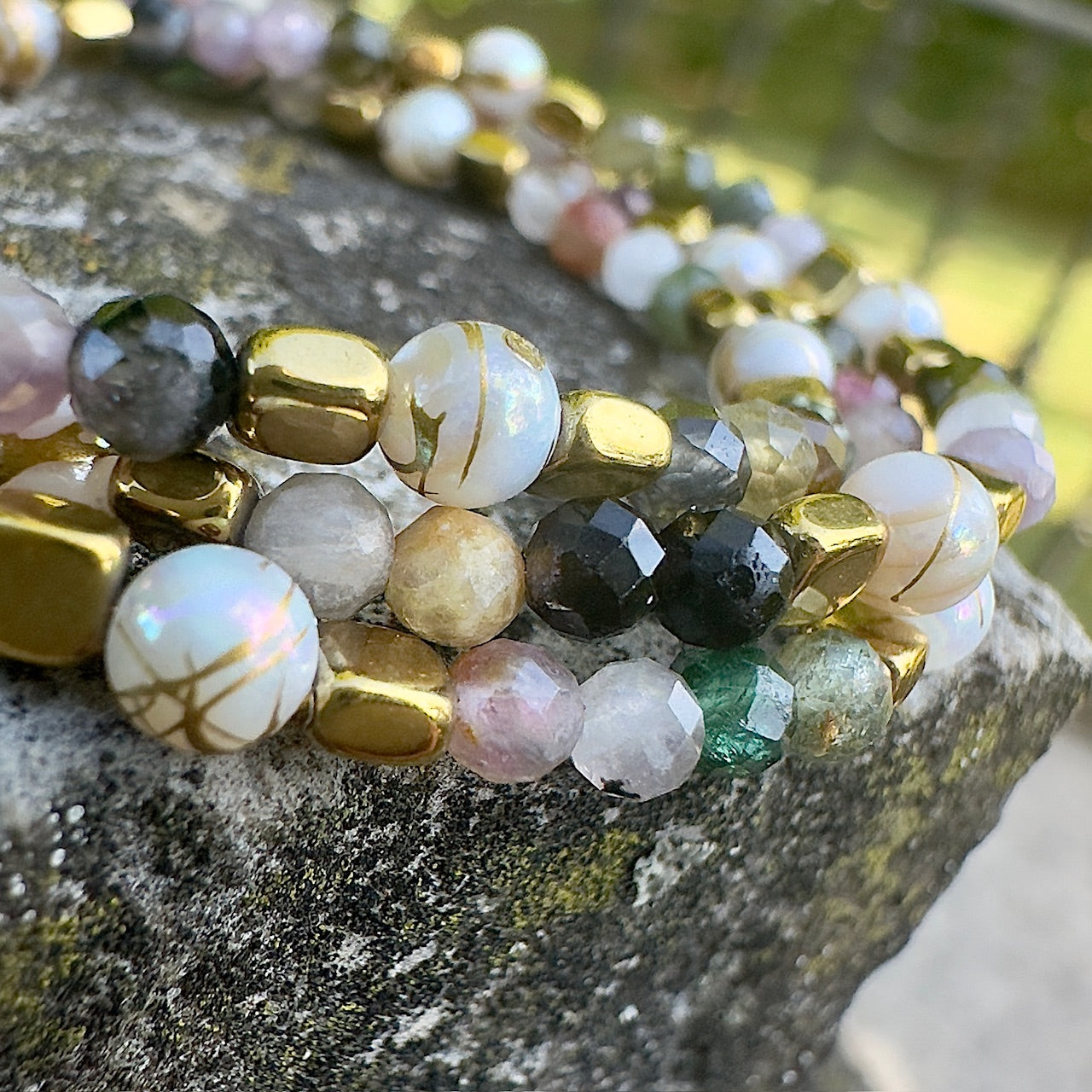 MAD SO CREATION Mya bracelet pierres grenat sodalite