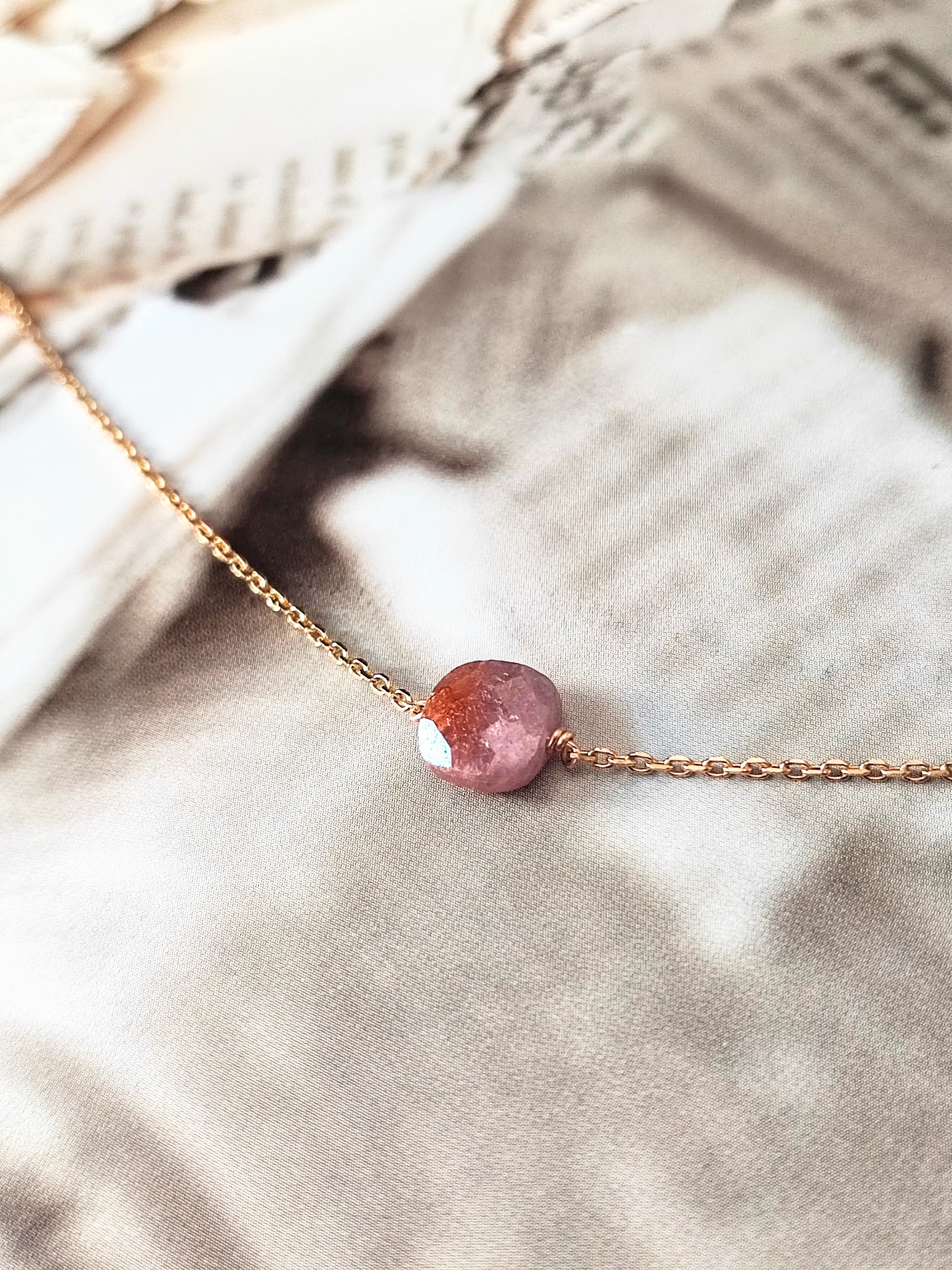Ô PLUM SHENAA bracelet chaîne plaqué or rubis d'Inde