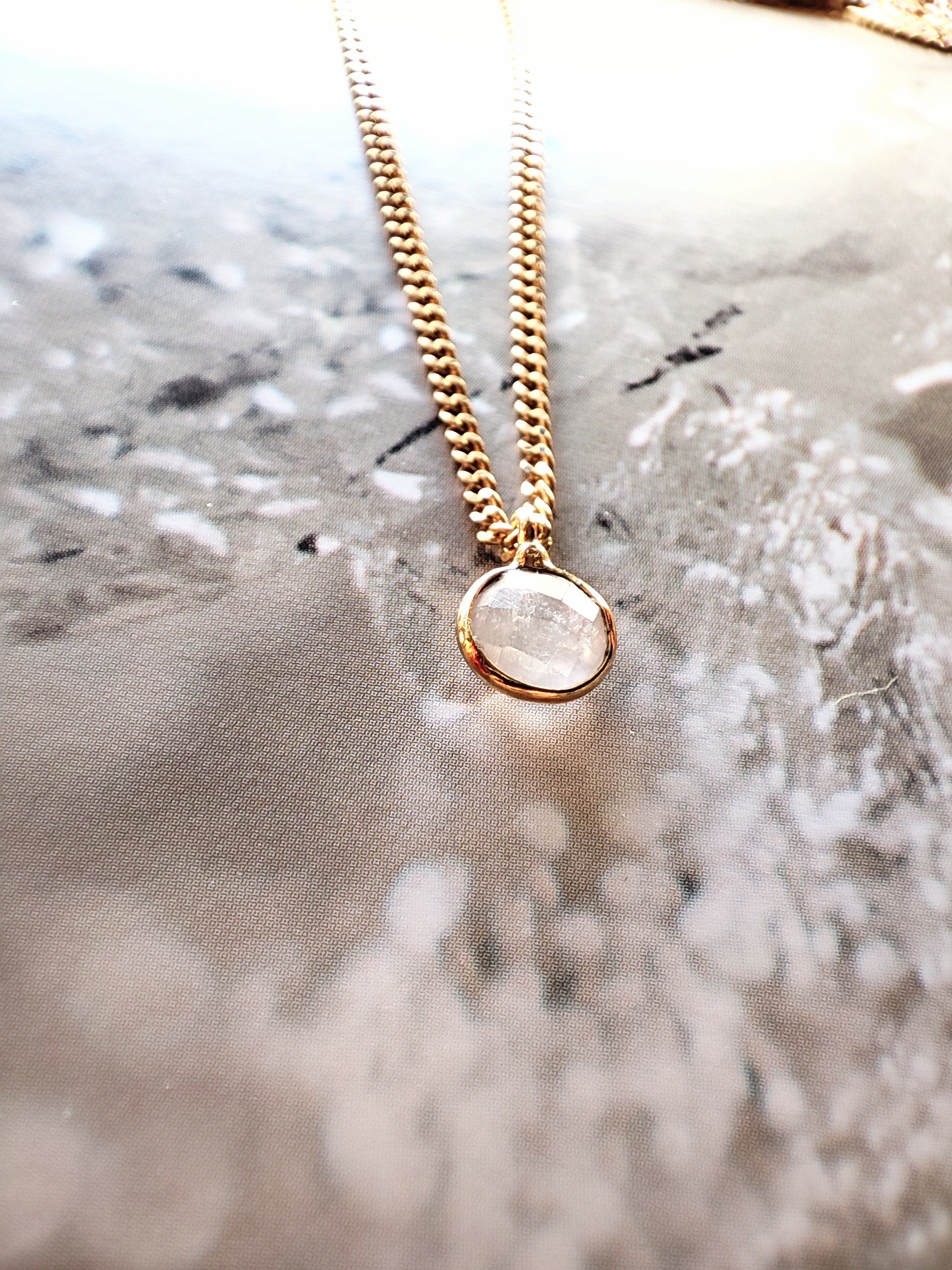 Ô PLUM Léonie Quartz Rose collier plaqué or 39/42 cm